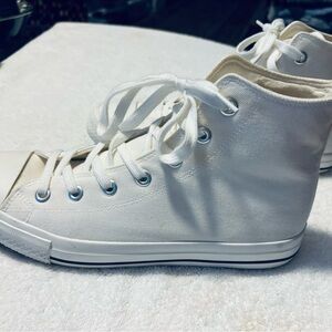 Brand New Women’s Solid White Sneakers by ANYTHING BUT MONDAY - Size 10 - box 80